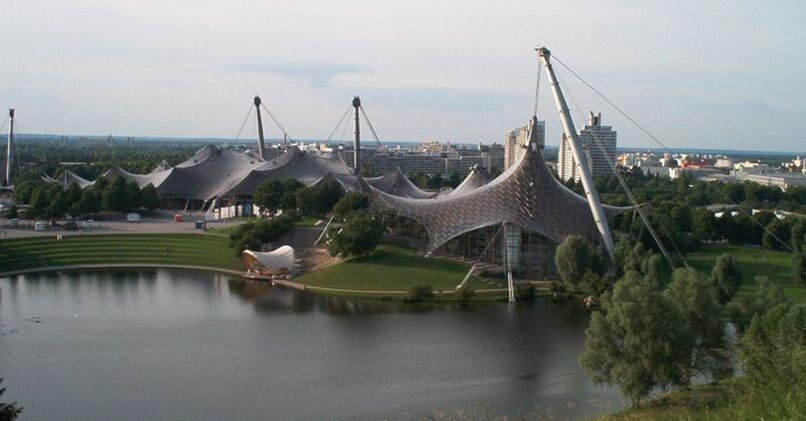 экоактивисты пикетируют штаб-квартиру Siemens в Мюнхене. Olympia Halle