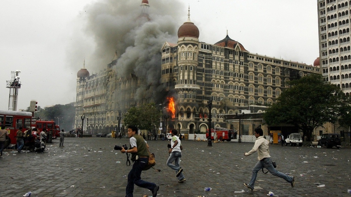
26 ноября 2008 года был совершен невероятно дерзкий акт терроризма. Несколько молодых людей, вооружившись АК-47 и гранатами начали стрелять в ни в чем не повинных людей.