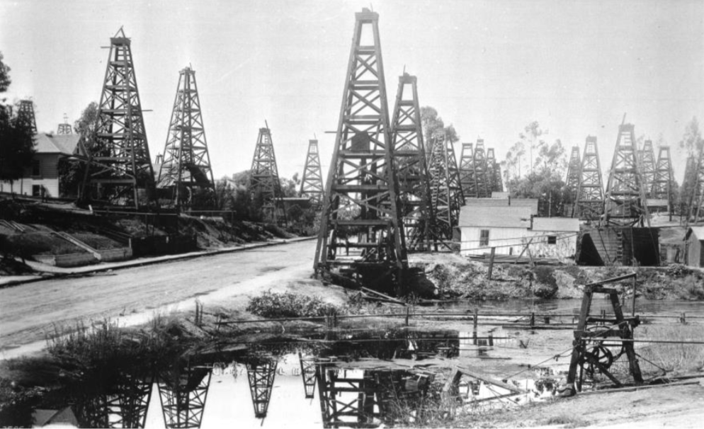 Нефтяные вышки в Лос-Анжелесе