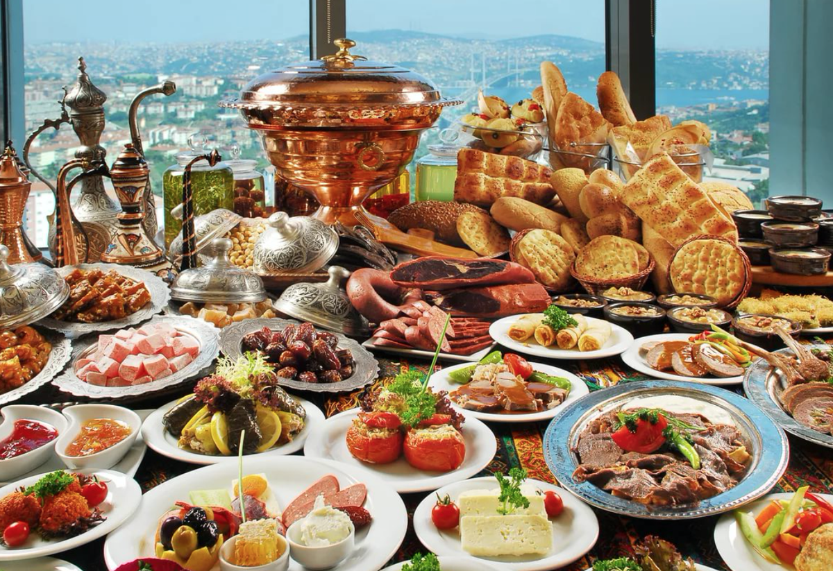 Их нравы: 7 интересных гастрономических традиций разных стран | EatOut ...