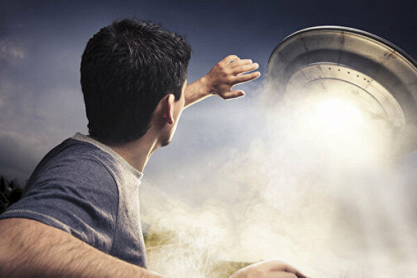 Визуальный контакт возможно был односторонним, объекты не пытались связаться, послать сигнал или приземлиться.