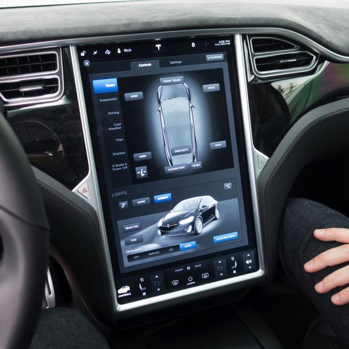 Центральная консоль Tesla