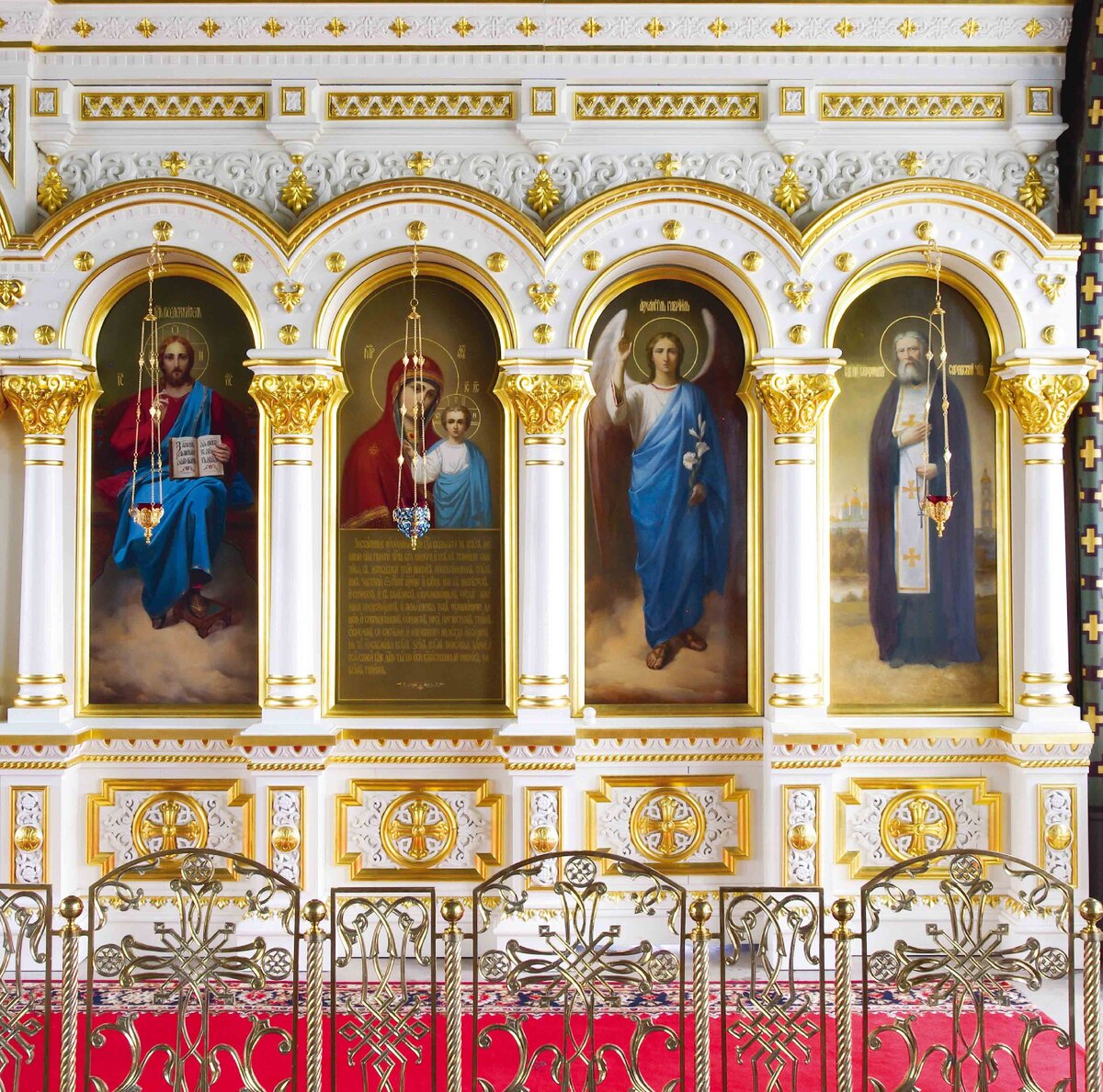 Иконостас храма Казанской иконы Божией Матери Богородице-Рождественского монастыря