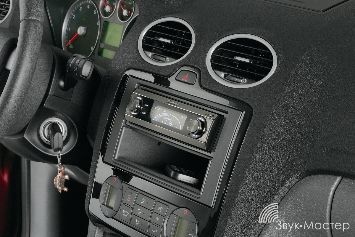 Магнитола со специальной рамкой/нишей для телефона