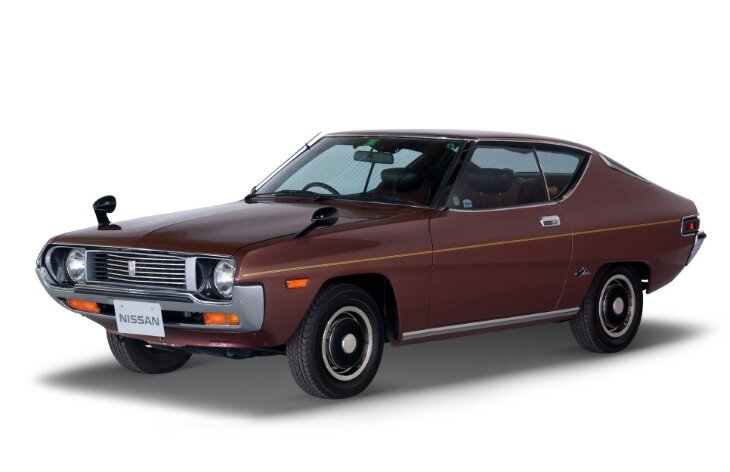 2 поколение, 1975–1979.                                                       В 1975 году было выпущено второе поколении Silvia, модель S10. На внешних рынках, в том числе и в США, машина продавалась как Datsun 200SX. Автомобиль выпускался до 1979 года. 