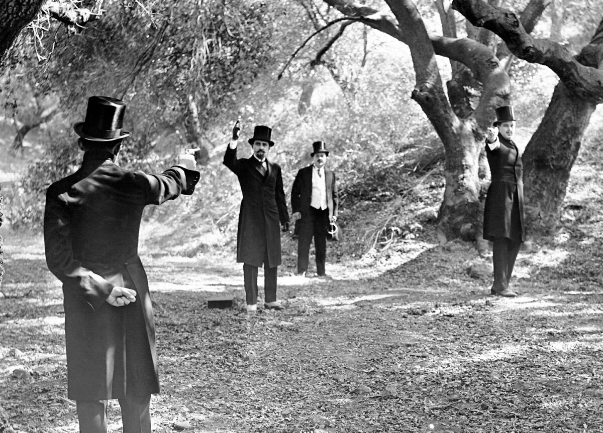 Дуэль на шпагах в россии 18 век. Дуэлянты 19 века. Дуэль 19 века в россии. Офицер дуэль. Пистолеты для дуэли 19 век.