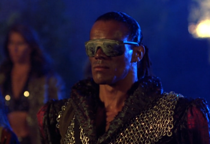 Кадр из постапокалиптического фильма "Киборг"