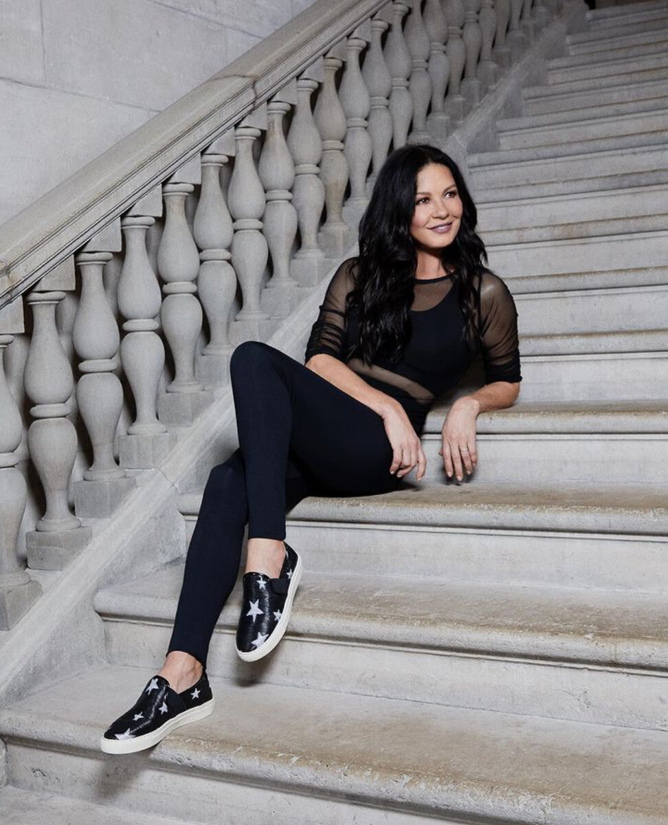 Кэтрин Зэта-Джонс. Фото: https://www.instagram.com/p/CRg70cBLw1L/?utm_medium=copy_link
