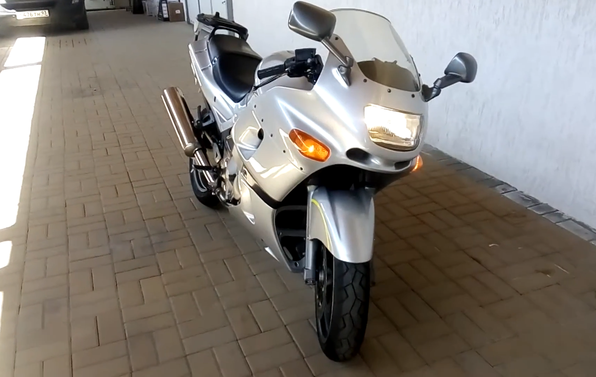 Вид спереди