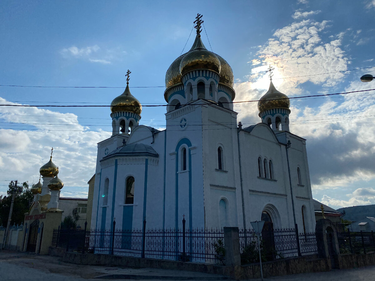 Вид на храм со стороны ул. Македонского