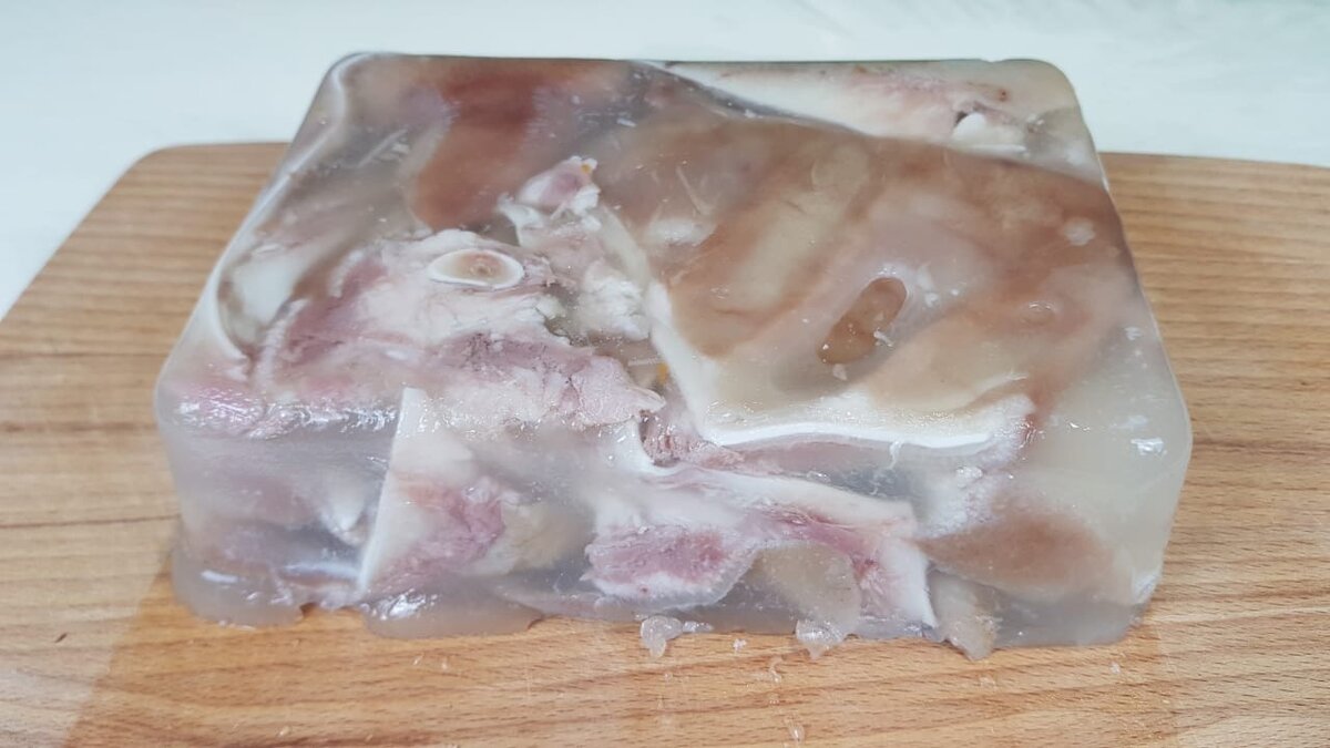 Это удивительно простая в приготовлении, бюджетная и вкусная закуска на хлеб. Среди моих знакомых много тех, кто не отказался бы от такого блюда. Итак, готовим.-14