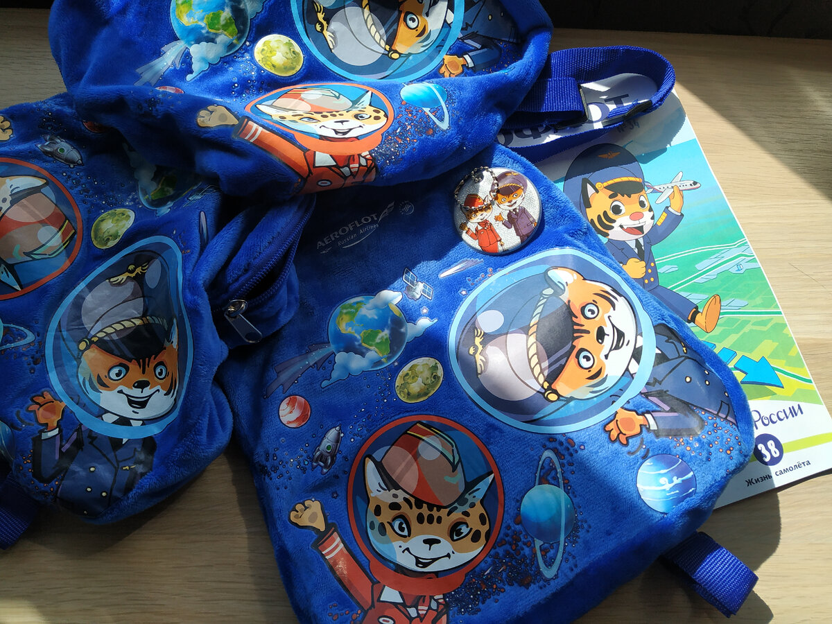 аэрофлотом в этот раз у нас было 4 рейса, и на каждом кроме Москва-Минск дарили подарки, то ли из за того что рейс был ночной, то ли из-за того что в Беларусь летят белорусские дети. Листай 👉