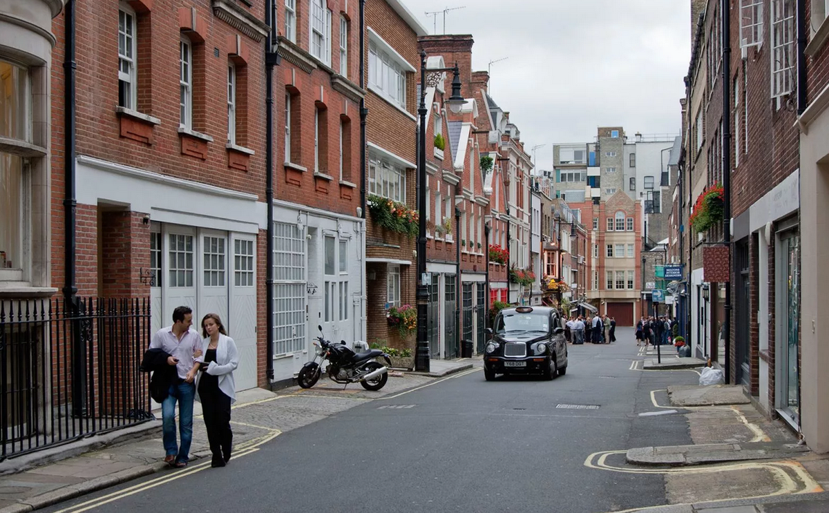 Вы приехали за границу: как спросить, какая это улица?