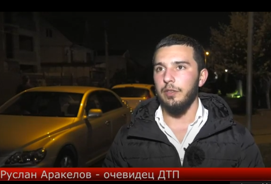 Очевидец ДТП Руслан Аракелов 25 минут спасал пассажирку "Фольксвагена" и спас её. Скриншот из видео местного телеканала "7"
