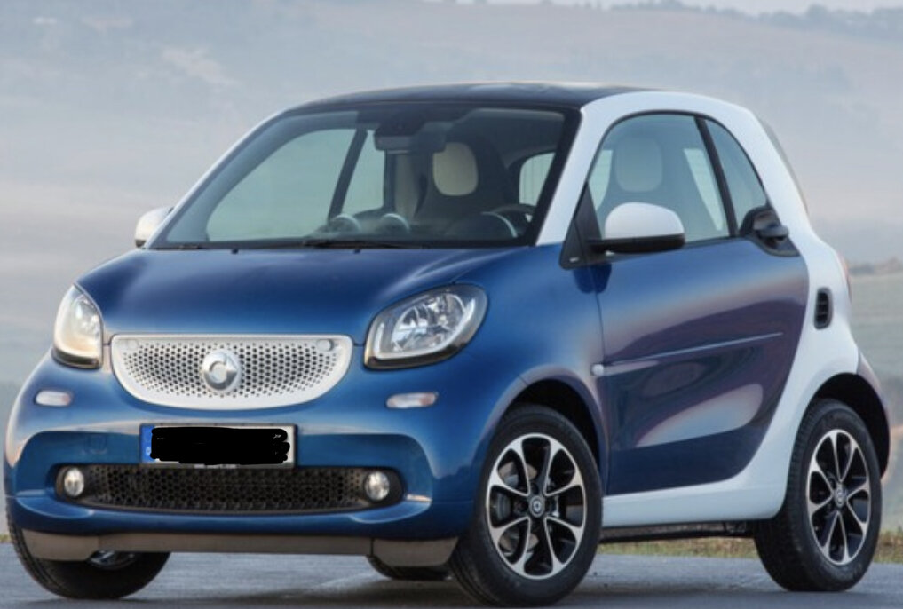 Тип двигателя: бензиновый
Мощность: 90 л.с.
Расход топлива: 4,5 общий / 5.6 город / 3,8 трасса
Один из самых больших плюсов этого автомобиля, помимо его экологичности, - возможность с легкостью находить парковочные места везде. Вдобавок, машина обладает высокой динамичностью, повышенным уровнем комфорта, вспомогательными системами, разработанными экспертами Mercedes-Benz и может развивать скорость до 151 км/ч. Однако любителям минимализма нужно немного поторопиться с её покупкой. После 2020 года немецкий бренд планирует выпускать только электромобили. 