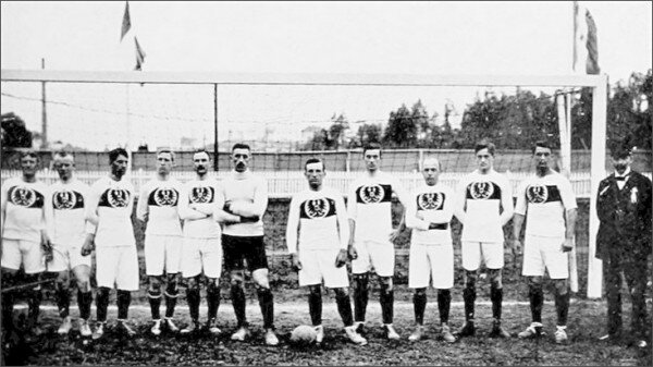  Футболисты сборной Российской империи дебютировали на Олимпийских играх в Стокгольме-1912, где потерпели разгромное поражение от команды Германии со счетом 0:16.