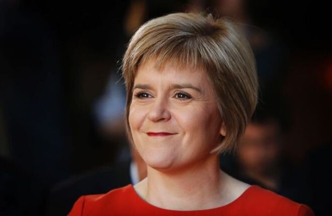 Никола Стерджен 