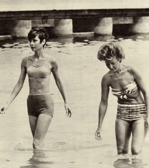 Купание в нижнем бельё в СССР считалось постыдным. Фото взято из открытых источников.