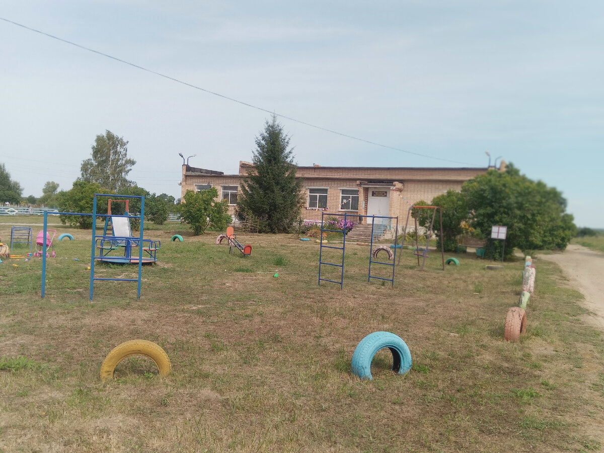 Детская площадка перед Муратовским сельским домом культуры 