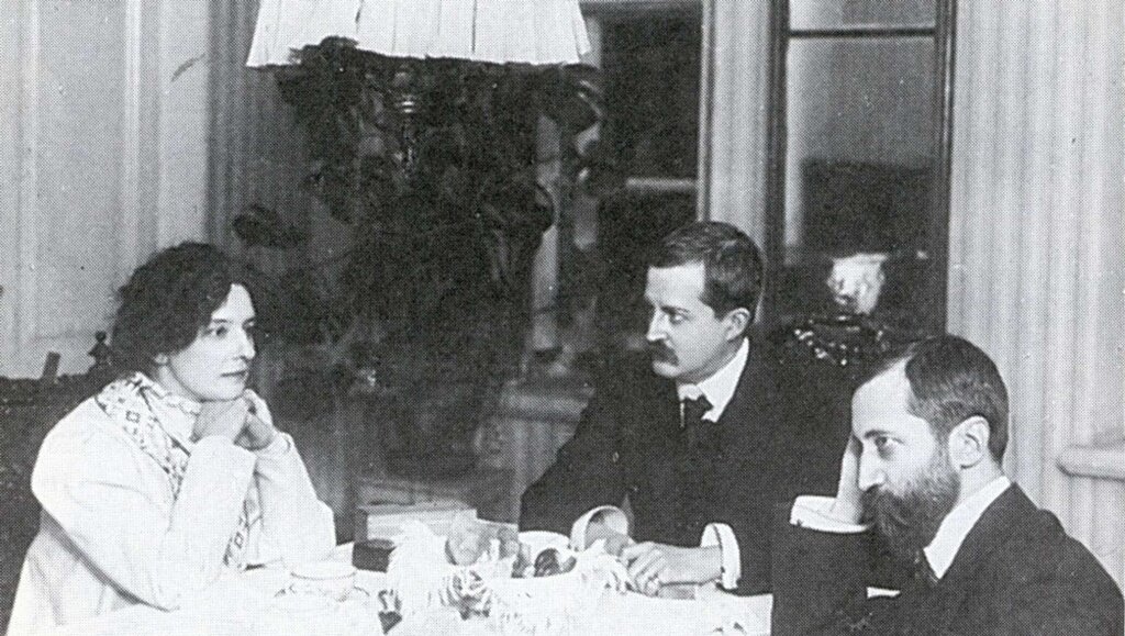 Зинаида Гиппиус, Дмитрий Философов, Дмитрий Мережковский (справа). Фото Карла Буллы.1914 год