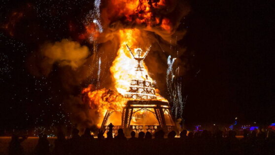    Организаторы Burning man в США начали выпускать застрявших участников фестиваля Егор Ильяшов