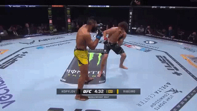 В предыдущем выступлении Копылов не менее эффектно отправил в нокаут Клаудио Рибейро.