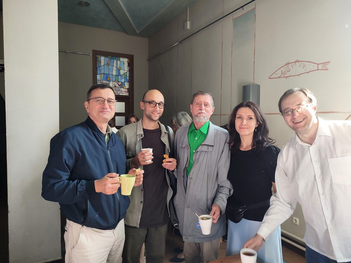 Общение за чаем после Литургии