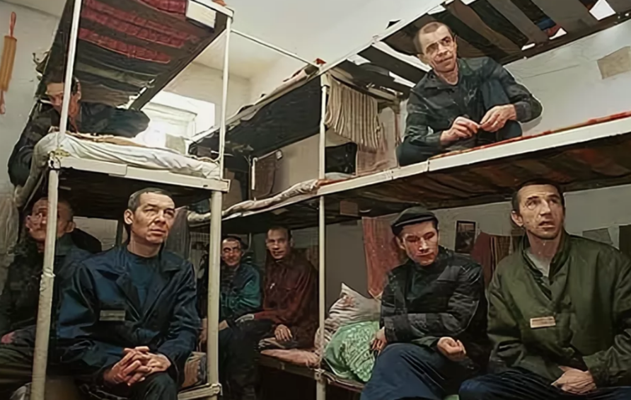 Зеки мстят. Британский психопат фильм 2019. Мара сальватруча фильм 2009. Видосы о разводах. Зеки мстят.