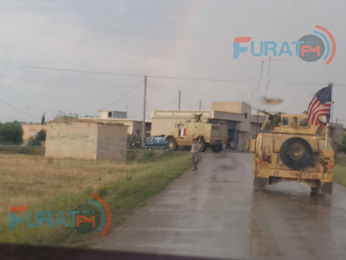 Американские и французские подразделения в районе н.п. Манбидж, контролируемого курдами