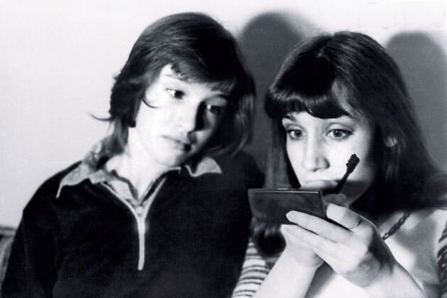 Маленькая Аня с старшей сестрой / Фото: 7days.ru 