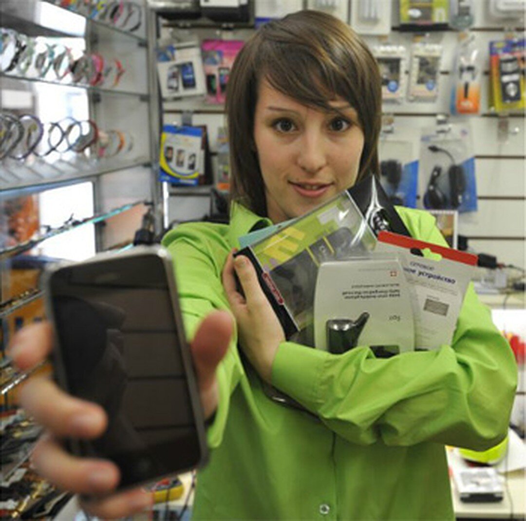 продавец в салоне сотовой связи. продавец в салоне сотовой связи. продавец мтс. продавцы сотовых телефонов. продавец в салоне сотовой связи.