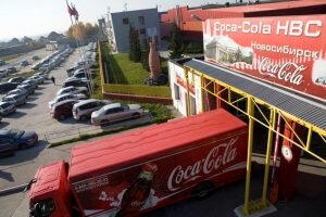 Совместный проект Coca-Cola HBC Россия с Schneider Electric позволил установить системы учета энергоресурсов для двух заводов Coca-Cola HBC в России – в Новосибирске и в подмосковной Истре. Проект подразумевал оснащение обоих объектов интеллектуальной системой мониторинга и контроля потребления водо- и энергоресурсов в реальном времени, сообщили в пресс-службе предприятия.