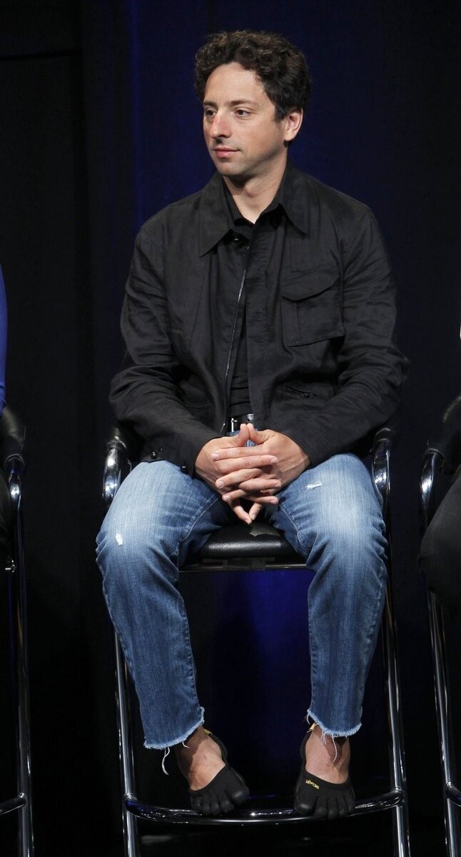 Один из основателей GOOGLE Сергей Брин в новых Vibram FiveFingers - слегка видоизмененной копии скандального прототипа - модели Vibram Bikila.