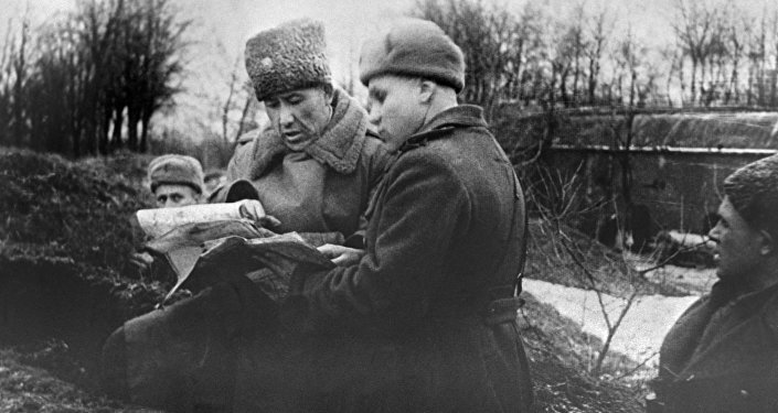 ☝☝☝Собир Рахимов, сын Умара [1902.25.1 - 1945.26.3, танец (ныне Гданьск, Польша)] - военный деятель, генерал-майор (1943). Окончил Объединенную военную школу в Баку в 1925 году и Командование по подготовке Генерального штаба в 1930 году. С 1932 по 38 годы и с 1940 года до армии. С фронта в 1941 году. Окончил Академию Генерального штаба армии (1943). 2 января Вторая мировая война фронт моторизованного полковника на фронте, командир дивизионной дивизии на фронте Закавказского фронта. 1. На белорусском фронте Барановичи, Слоним, Белосток, Грауденс и другие города, Белоруссия и Польша. Р. komandirligidagi 37gvardiyachi Lancer Division (2Belorussiya Front 65armiyasi), 1945 East Поморские операции Примера: отделы в конце марта этого года, Гдыня и танец sh.larida больших групп Tormo часть противника. Дивизия атаковала 1-хеллон и отправилась на Балтийское побережье, чтобы отбить улицы Дансига. Р. Он был тяжело ранен. 6 марта 1965 года было присвоено звание Героя. После войны Р. Хоки был помещен на кладбище в Ташкенте. В Ташкентском районе, на станции метро, ​​несколько школ названы в честь Р. О фильме создан Р. Генерал Рахимов (1967). Памятник, установленный в районе Собир Рахимов в Ташкенте (1981). [1]☝☝💗