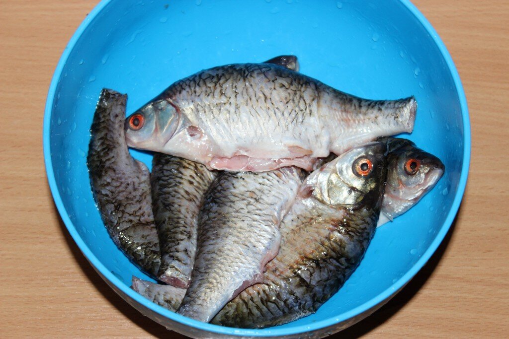 Рецепт: Рыбка красноглазка - жаренная рыба с луком