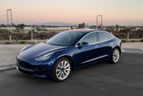 У Tesla даже бюджетная модель выглядит как роскошный премиум-внедорожник.
