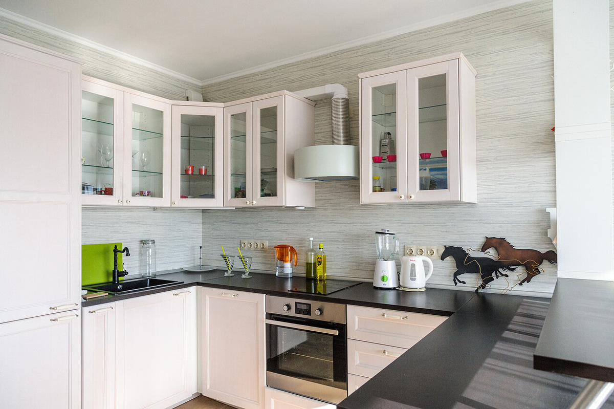 В квартире сделан качественный ремонт. 
Шаговая доступность до школы и детского сада, магазины, остановка общественного транспорта, парковочное место.

Ипотека, небольшой торг. 