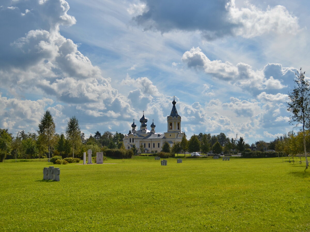 Сологубовка. Успенская церковь. Восстановлена на деньги Народного союза Германии