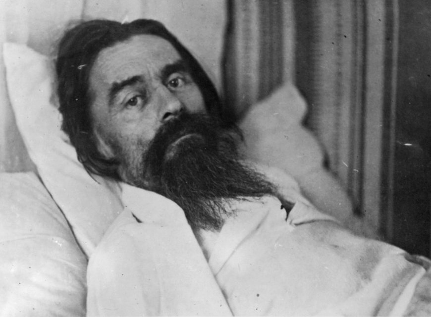 Малевичу часто было не до семьи. Его женщинам пришлось вынести немало. Но каждая из них искренне любила великого творца. 