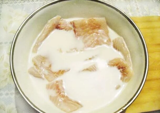 Размораживаем рыбу в молоке