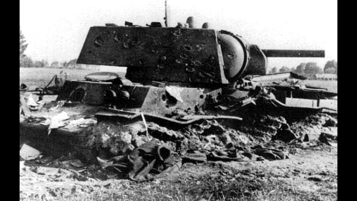 КВ-1 подбит.