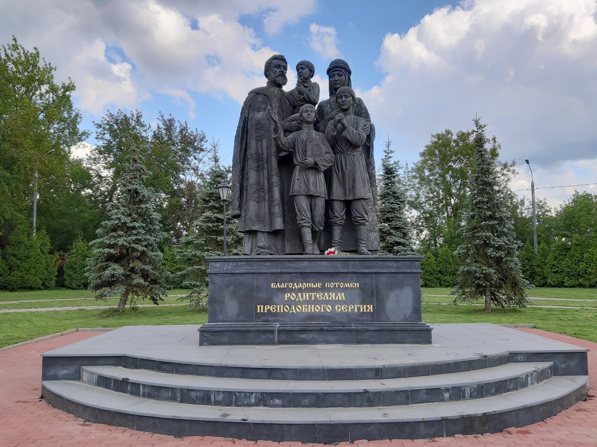 Памятники города сергиев посад. Доспремичательности Сергиев Посад. Сергиев Посад памятники. Примечательности в городе Сергиев Посад. Сергиев Посад достопримечательности.