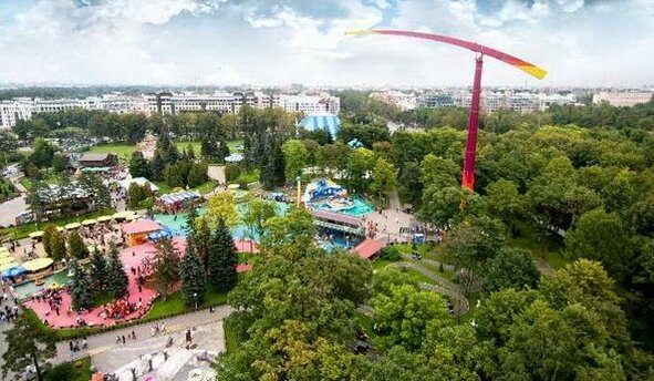 Здесь среди старинных парков и садов располагается и самая дорогая недвижимость.