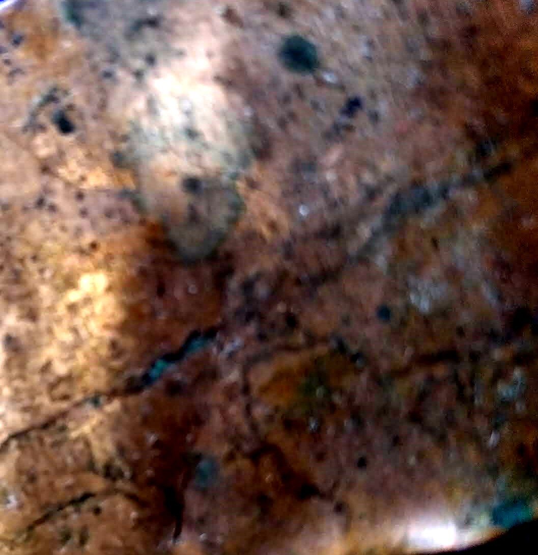 Медная поверхность изделия.