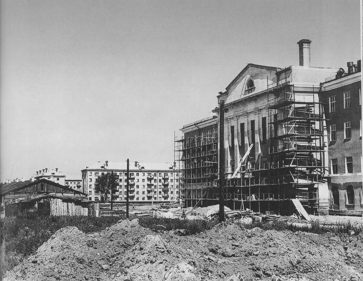 Год постройки. Пермское речное училище. Пермское речное училище здание. Бульвар Гагарина 33 речное училище. Пермское речное училище 1913
