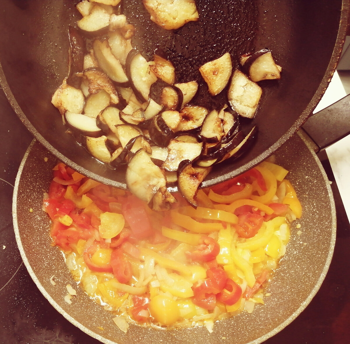 Овощная закуска из баклажан и перца с чесночком