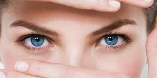 Чтобы улучшить зрение, важно питаться умеренно, выбирать сочетаемые между собой и быстроусвояемые продукты, а также следить, чтобы в употребляемой пище было достаточное количество витаминных и минеральных веществ, необходимых глазам. 