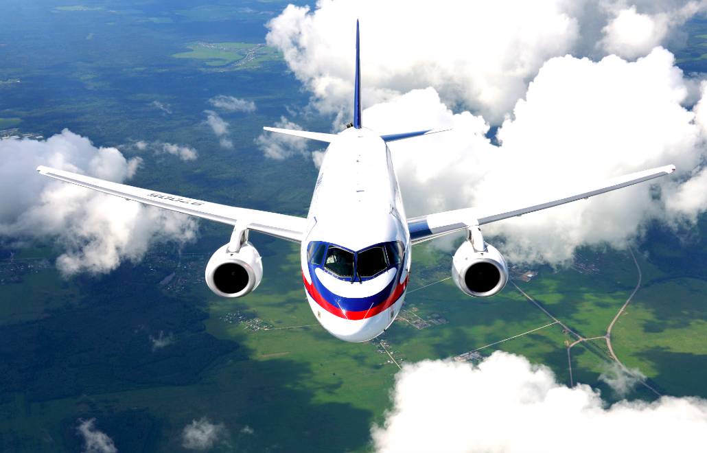 Суперджет 100 самолет. Sukhoi superjet 100. Ssj-100 самолет. Летающий суперджет. Сухой джет 100.