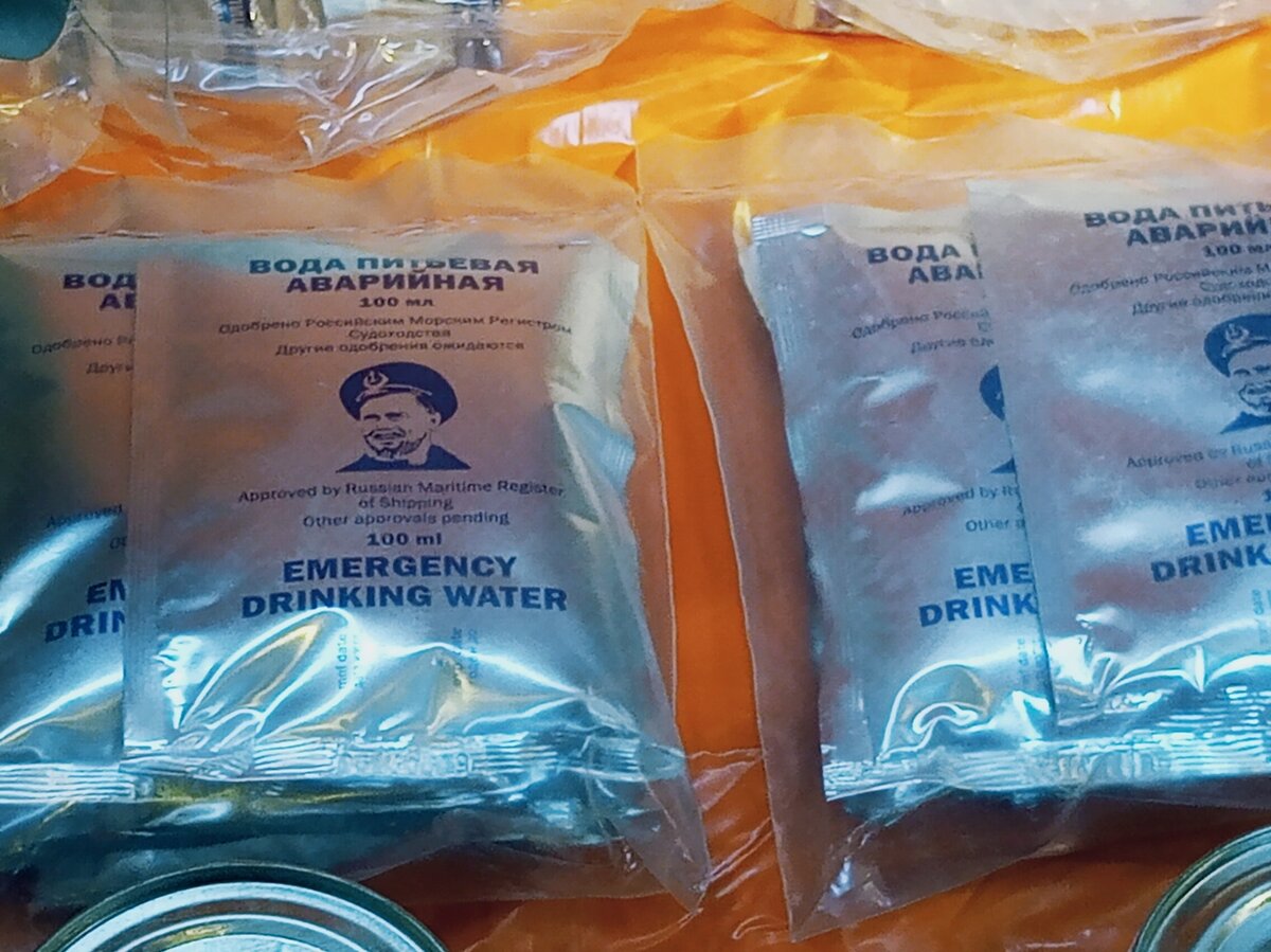 Вода в пакетах. Фото автора.