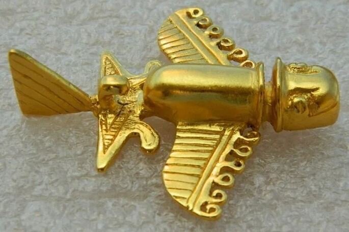 Колумбийский золотой самолет, датирован 1 500 лет.